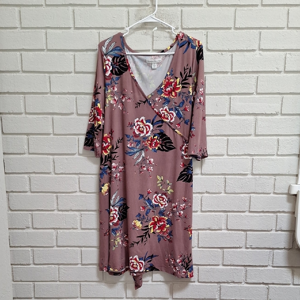 French Laundry  Floral V-Neck 3/4 Sleeve Midi-Dress. Size 1 X NWOT